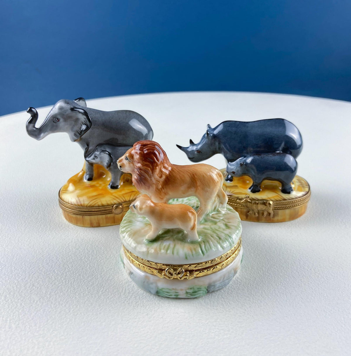 Mom and Baby Elephants Vintage Retired Limoges Miniature Box. Collectible Porcelain & Brass Trinket Ring Pill Box. African Safari Design.