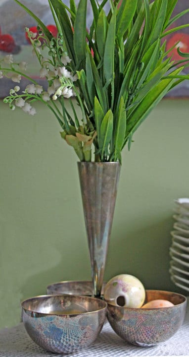 Silver Plated Cluster of Three Serving Bowls with Vase in Center - by Mesa, Italy