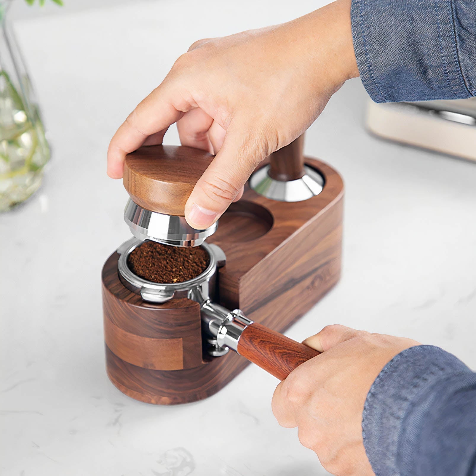 Espresso Distributor with Walnut Handle