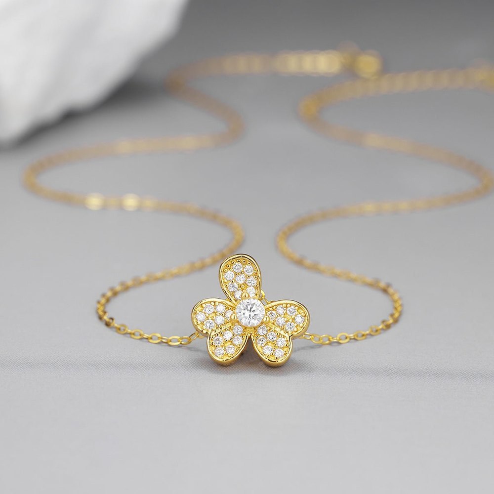 925 Sterling Silver Clover Necklace - Elegant Pendant for Every Occasion
