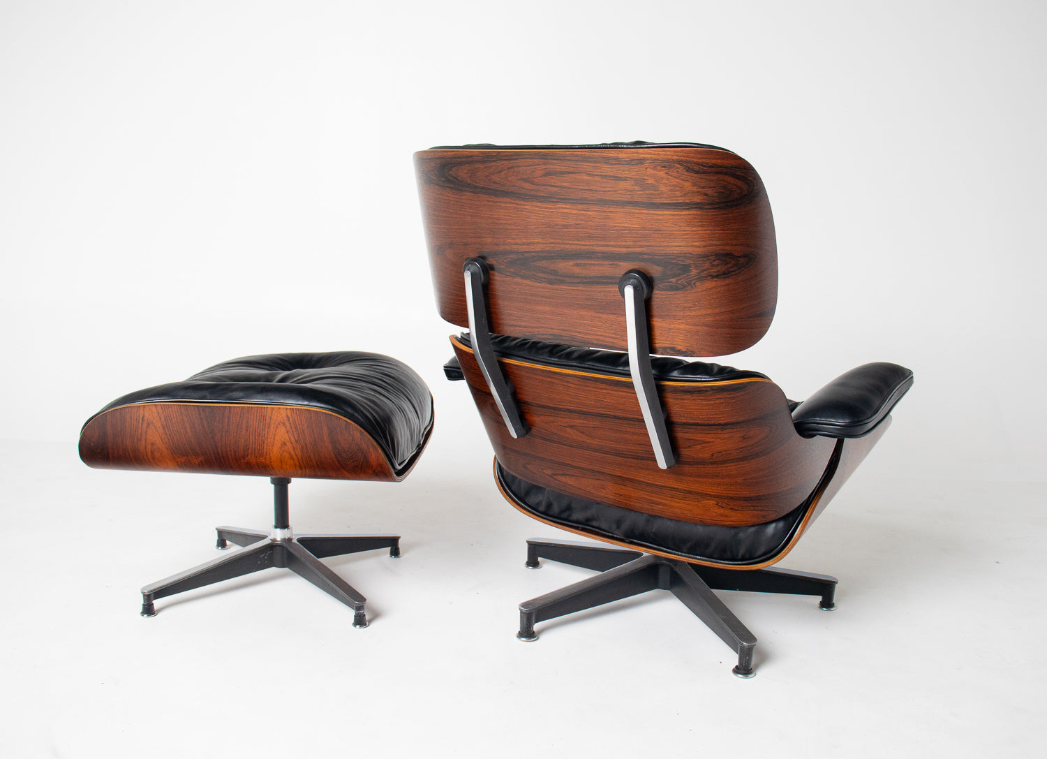 Early 1st Generation Eames Lounge Chair and Ottoman in Brazilian Rosewood finished in Gunstock Oil by Herman Miller