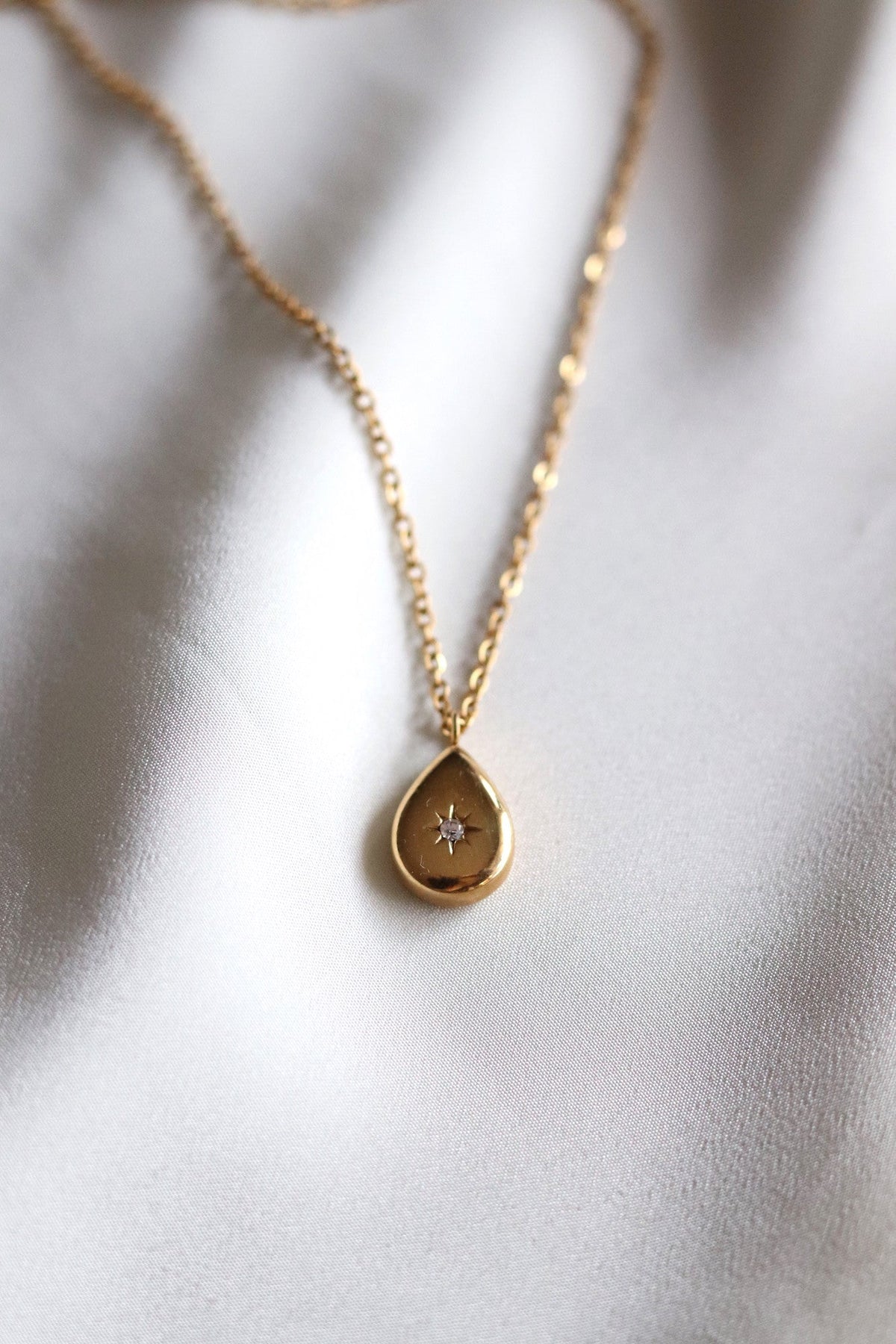 North Star Necklace – 18K Gold Plated Stainless Steel Celestial Pendant Necklace