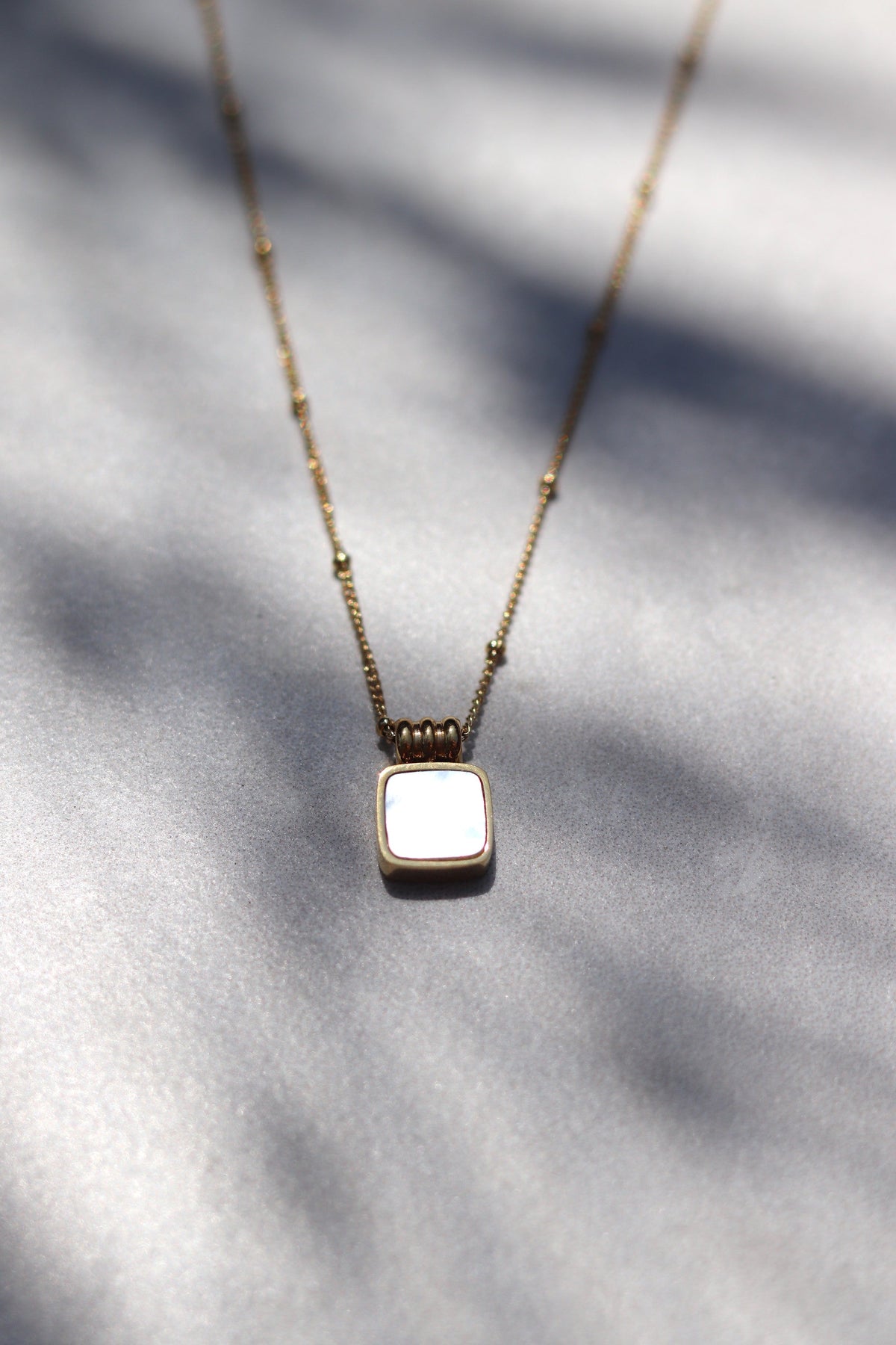 Dee Necklace – White Pendant Necklace in 18K Gold Plated Stainless Steel