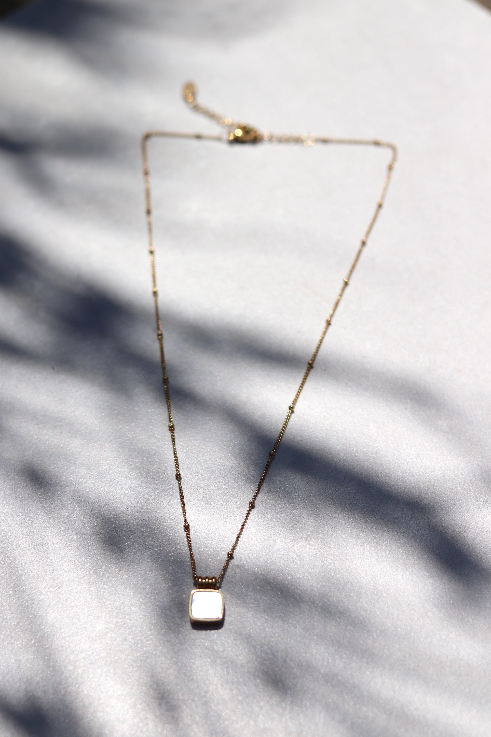 Dee Necklace – White Pendant Necklace in 18K Gold Plated Stainless Steel