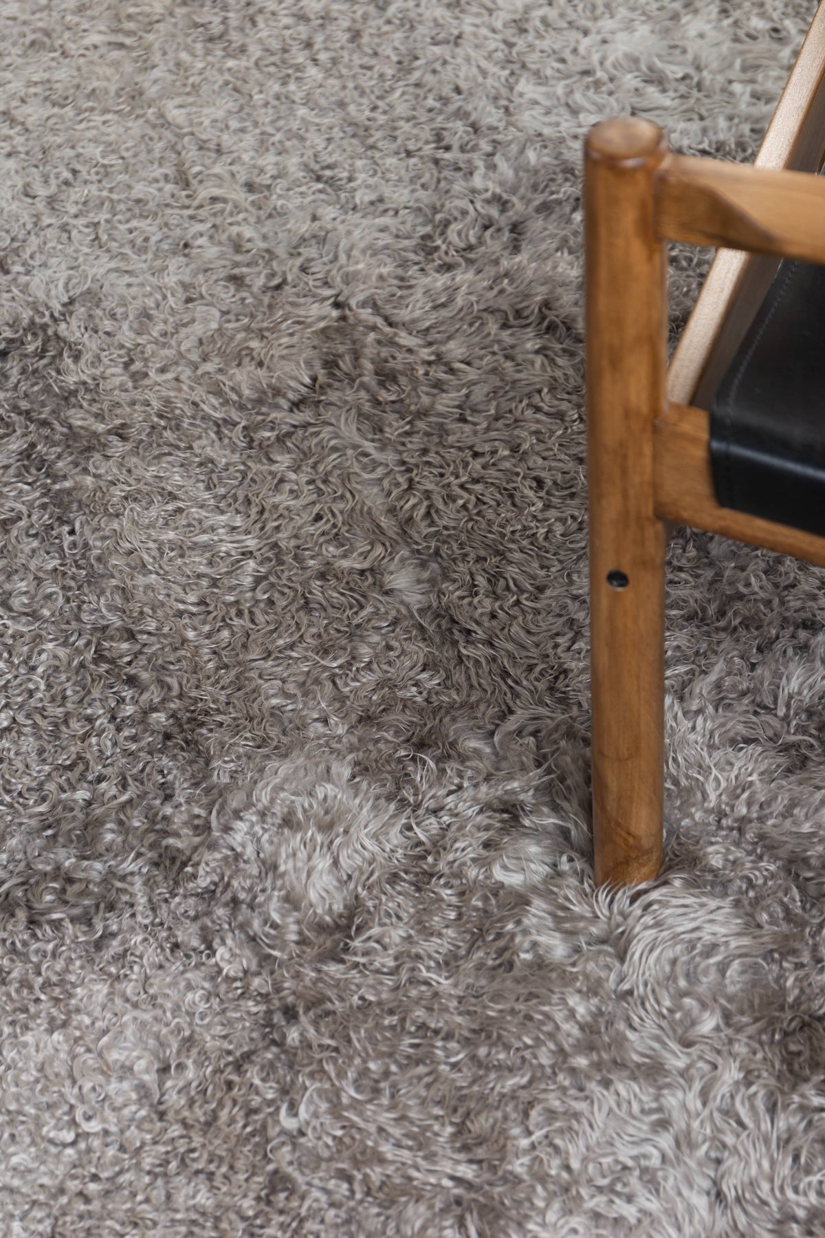 CURLY GOATSKIN RUG – Silver Grey