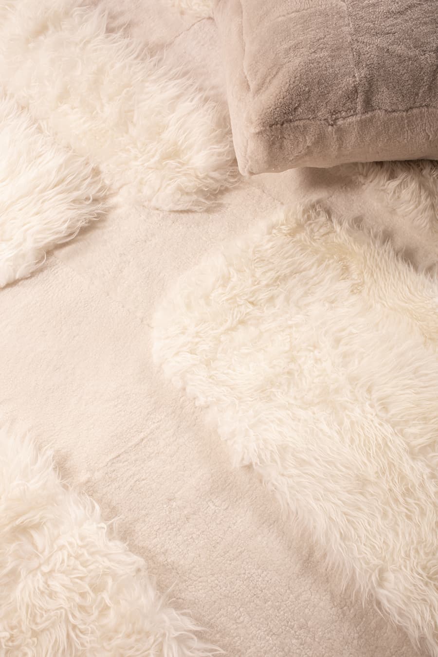 HOLLAND – Oversized Shearling Wool Rug