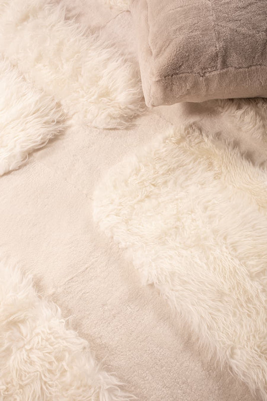 HOLLAND – Oversized Shearling Wool Rug