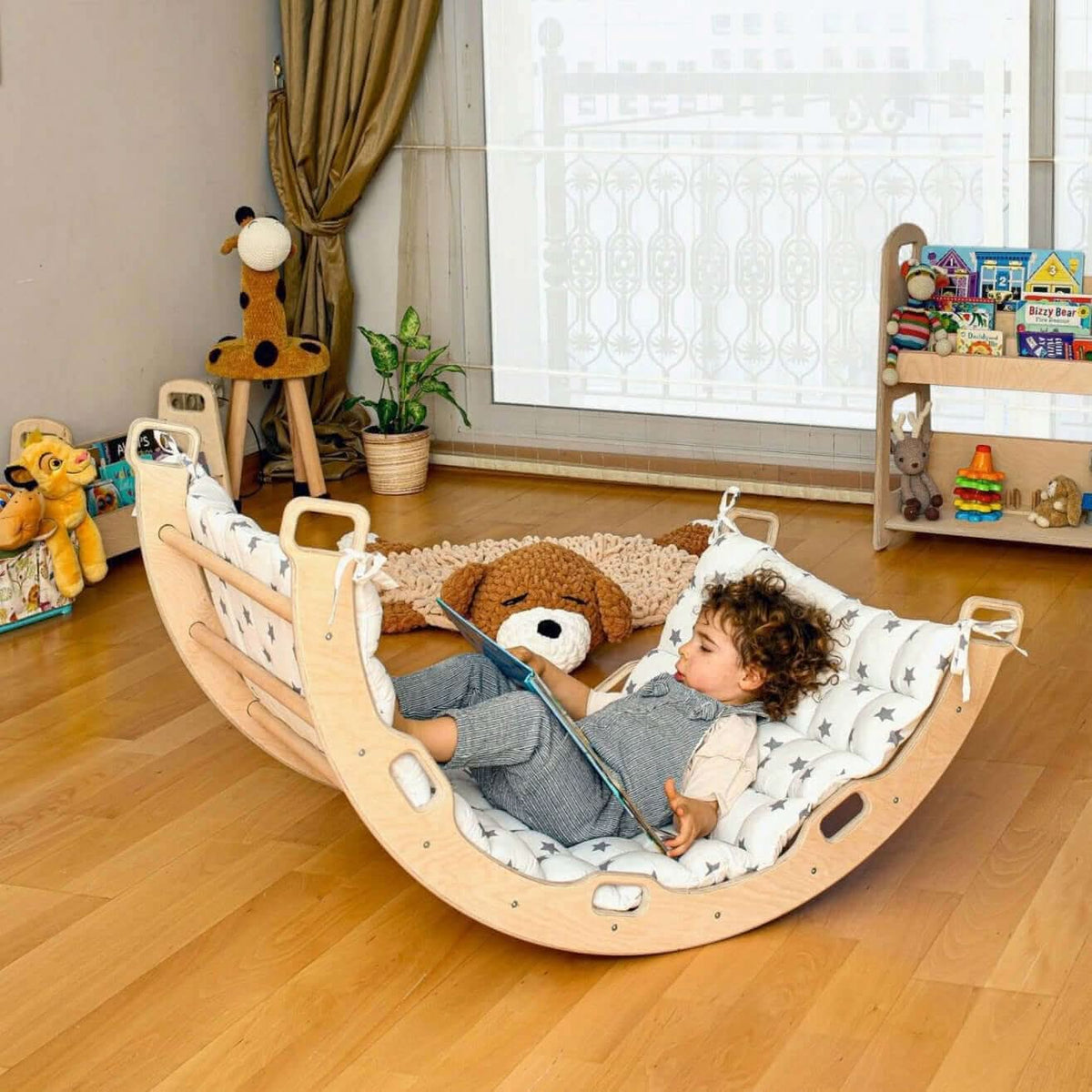 Climbing Arch / Rocker with Star Pattern Pillow