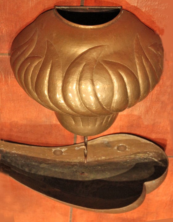 Brass Water Lavabo with Faucet Wall Hanging for Home, Garden, Store, or Cafe.