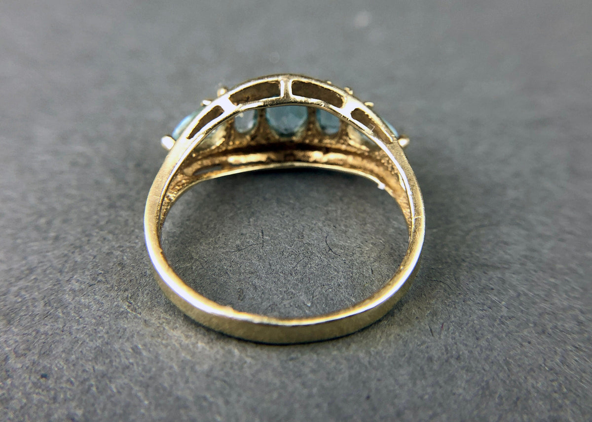 Vintage 10k Gold Ring with 5 Blue Topaz Stones