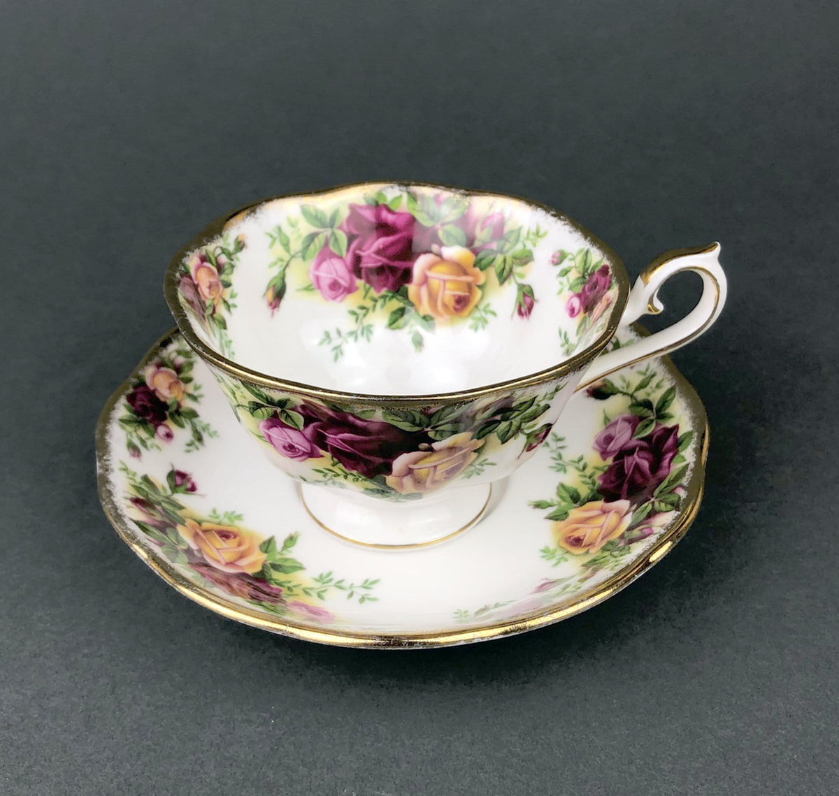 Royal Albert Serving Bowl: Old Country Roses Oval Dish