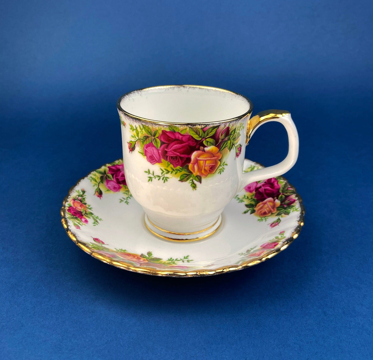 Royal Albert Old Country Roses Tea Cup and Saucer Set, England