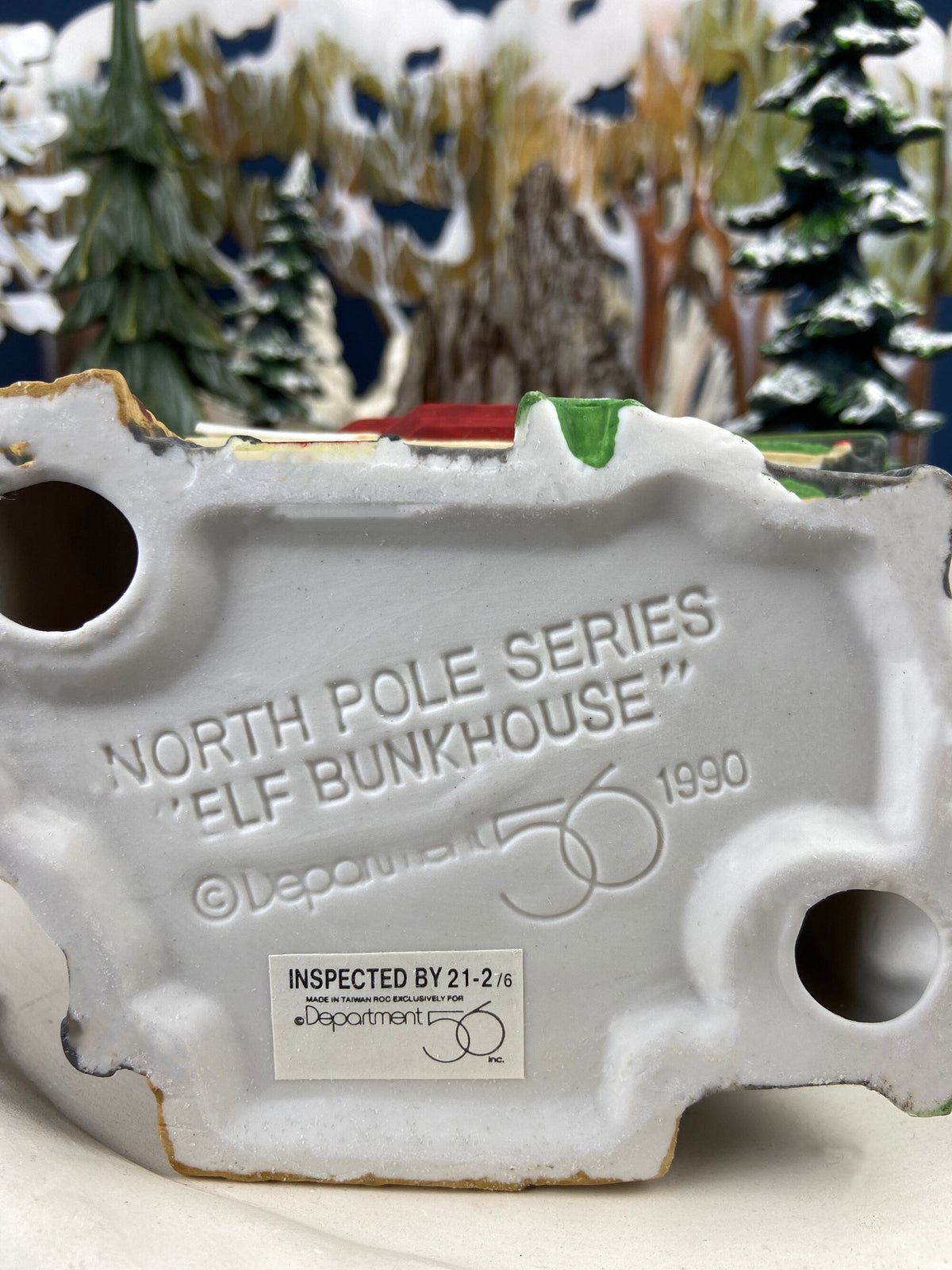 Dept. 56. Elves Bunkhouse.  Illuminated Christmas Village Porcelain House. North Pole Series. Holiday Decor.