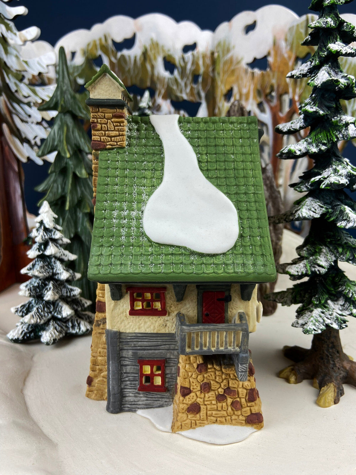 Dept. 56. Elves Bunkhouse.  Illuminated Christmas Village Porcelain House. North Pole Series. Holiday Decor.