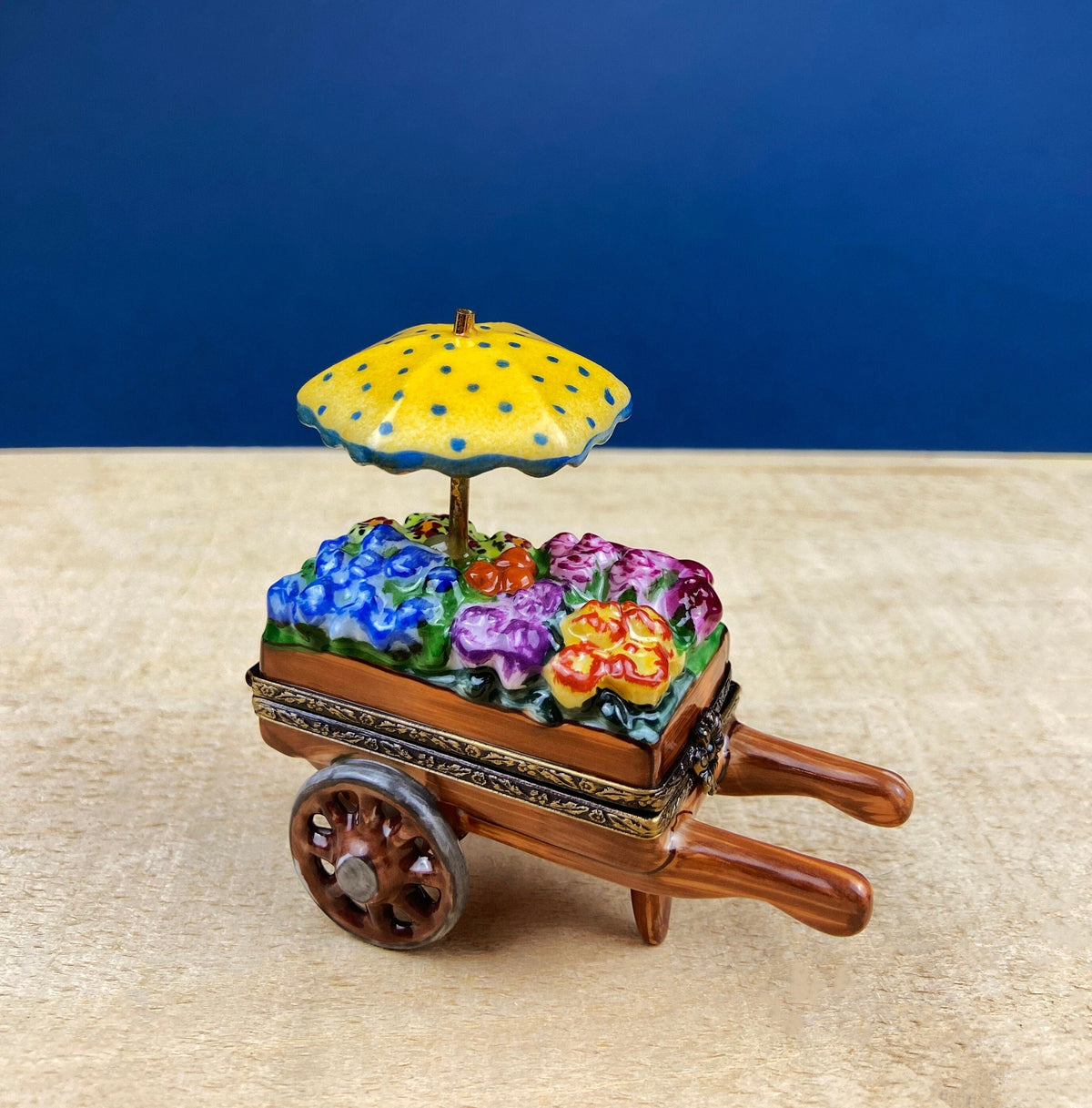 Golf Club Bag Collectible Porcelain Limoges Box.  Miniature Hand Painted Pill or Trinket Box. Gift for Golfing Dad, Buddy, Him Her.