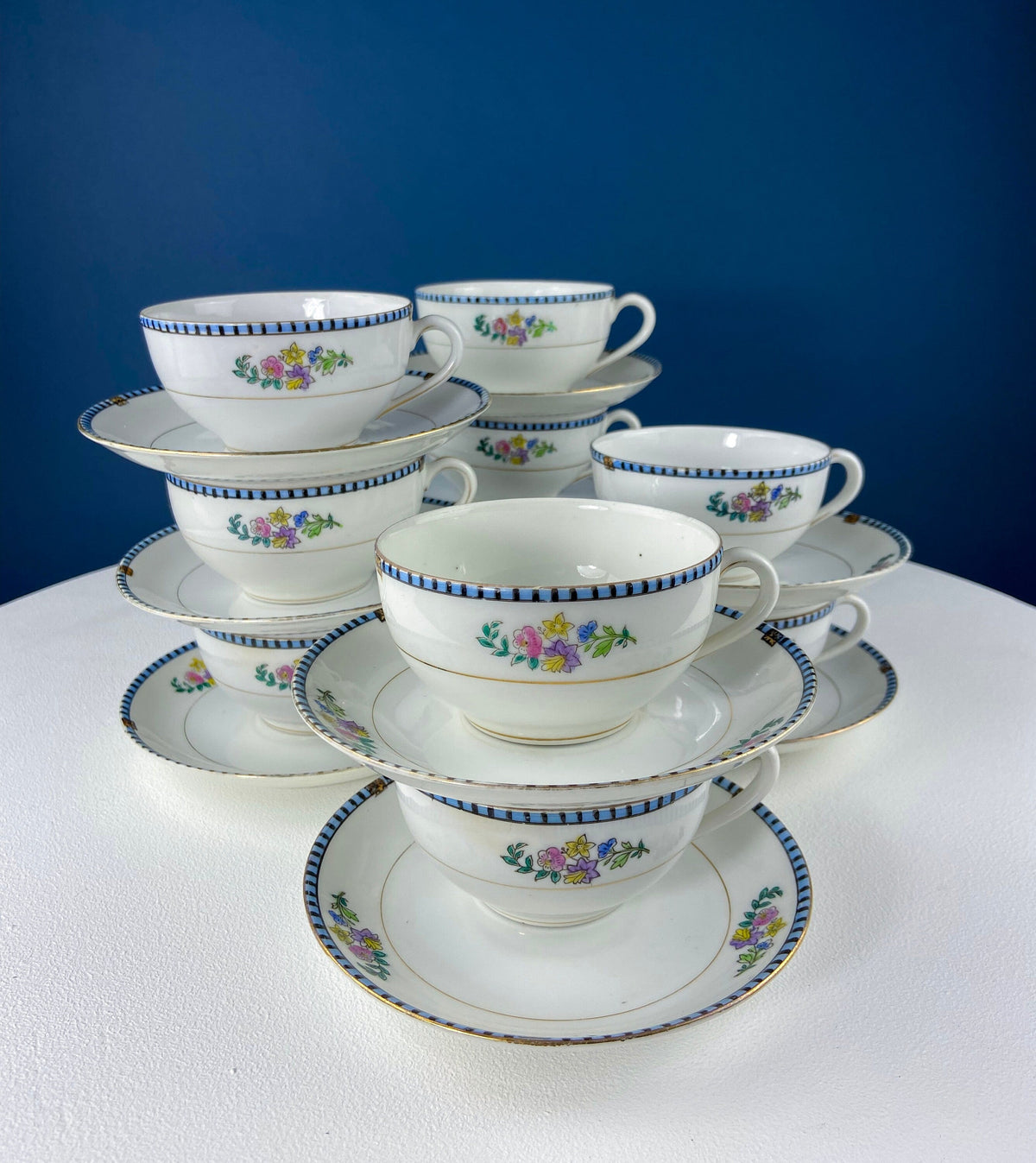 Noritake Dinner Set. Sheridan U.S. Design. 4 Dinner Plates, Large Oval Serving Bowl, 8 Cups & Saucers. Classic Minimal Look.