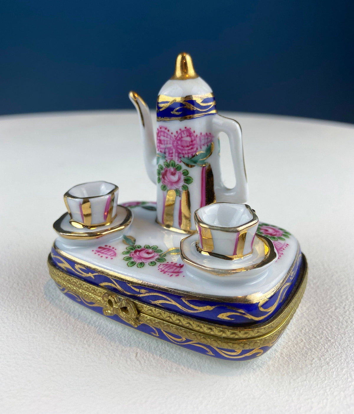 Golf Club Bag Collectible Porcelain Limoges Box.  Miniature Hand Painted Pill or Trinket Box. Gift for Golfing Dad, Buddy, Him Her.