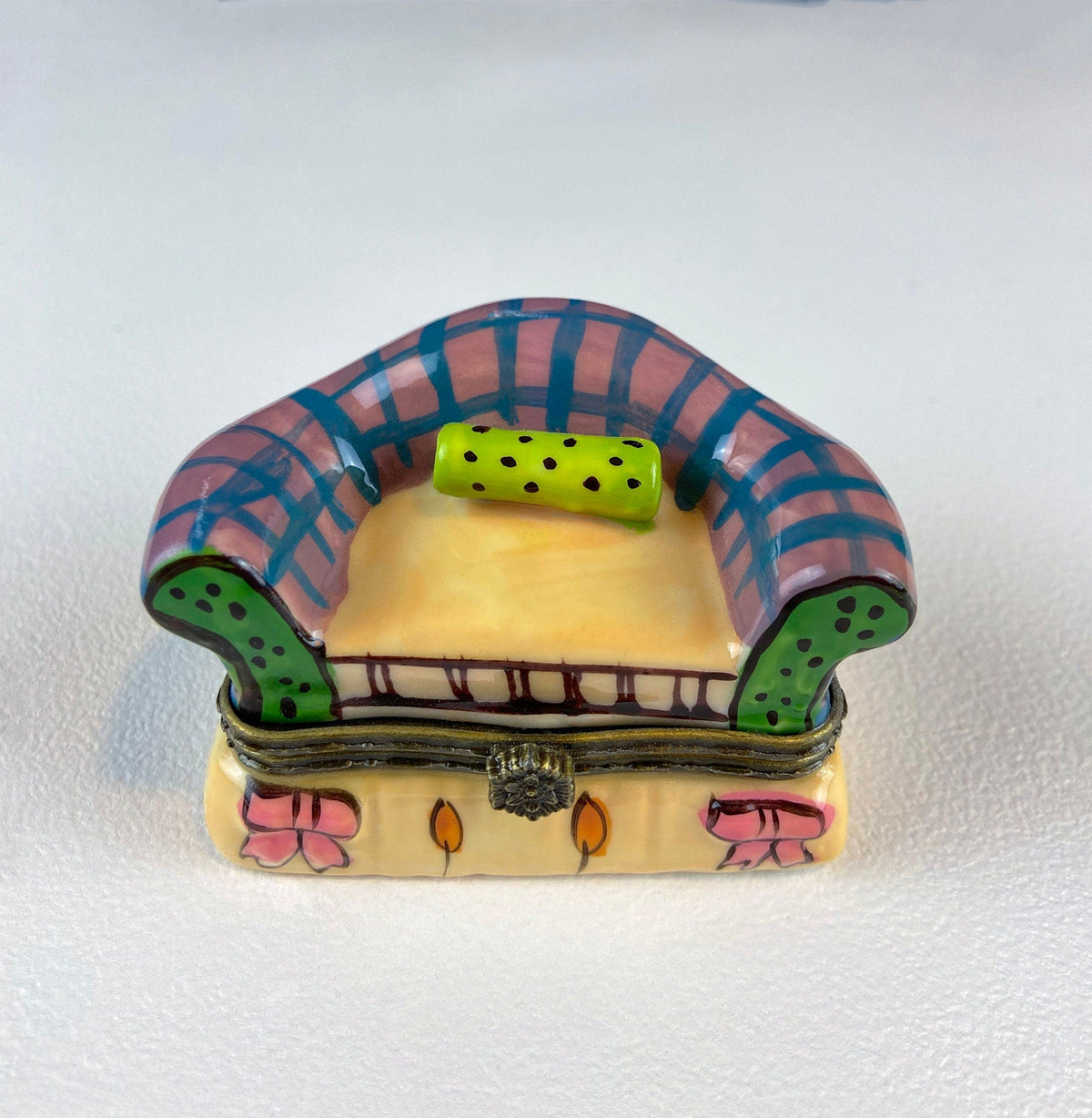 Golf Club Bag Collectible Porcelain Limoges Box.  Miniature Hand Painted Pill or Trinket Box. Gift for Golfing Dad, Buddy, Him Her.
