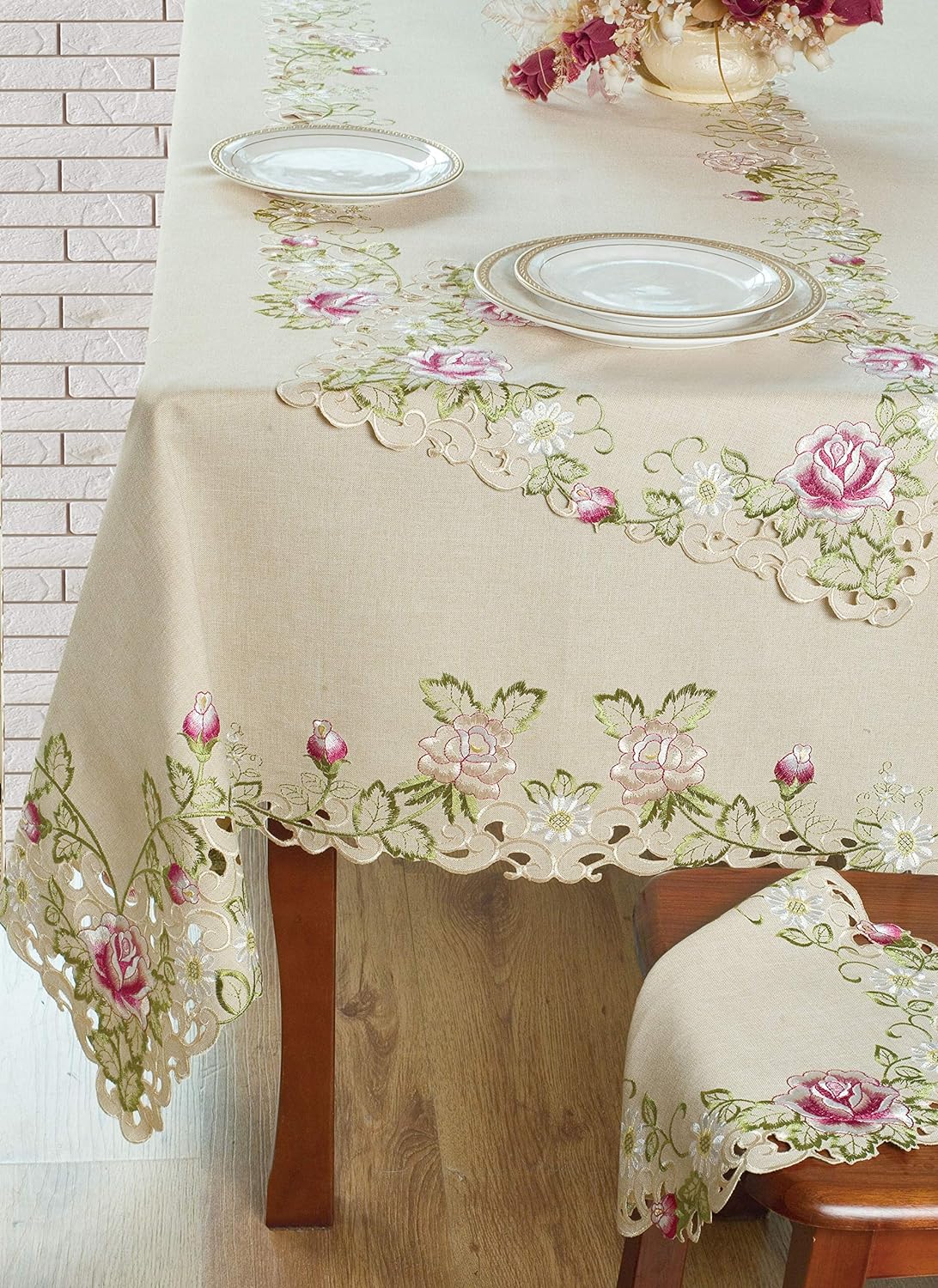 Docia Sand – Beige Table Doilies, Docia Collection Elegant Decorative Table Decor 15 inch