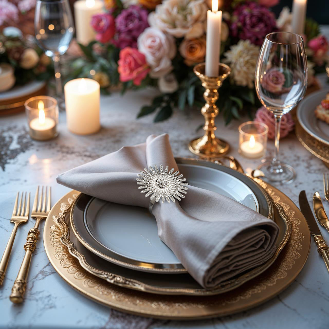 Silver Radiance – Napkin Rings in Silver Crystals Design, Elegant Decorative Dining Table Décor