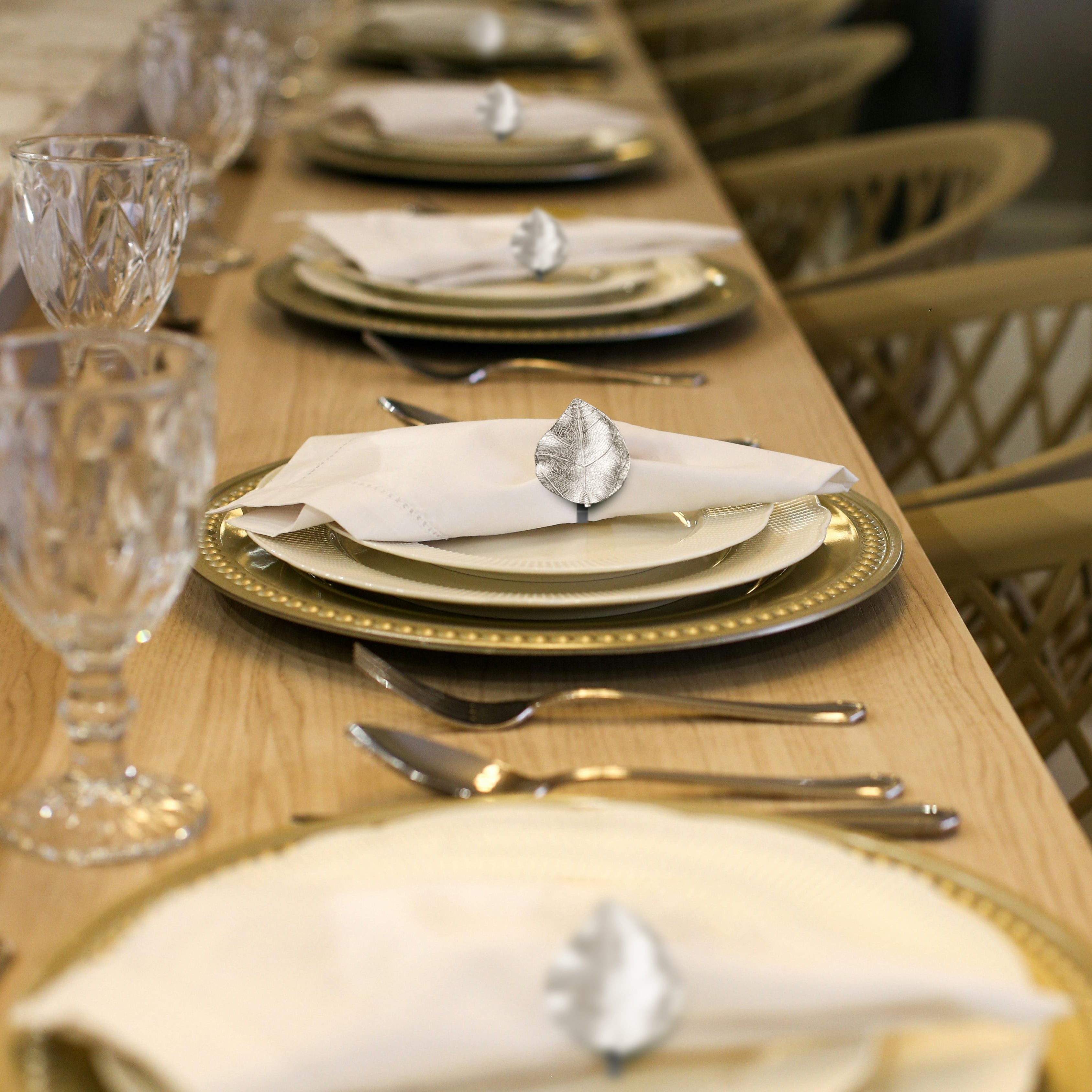 Silver Grace – Napkin Rings in Silver Leaf Design, Elegant Decorative Dining Table Décor