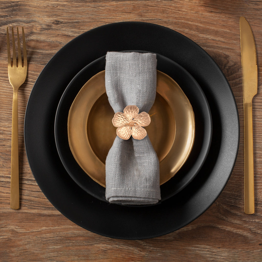 Golden Elegance – Napkin Rings in Gold Floral Design, Luxurious Decorative Dining Table Décor