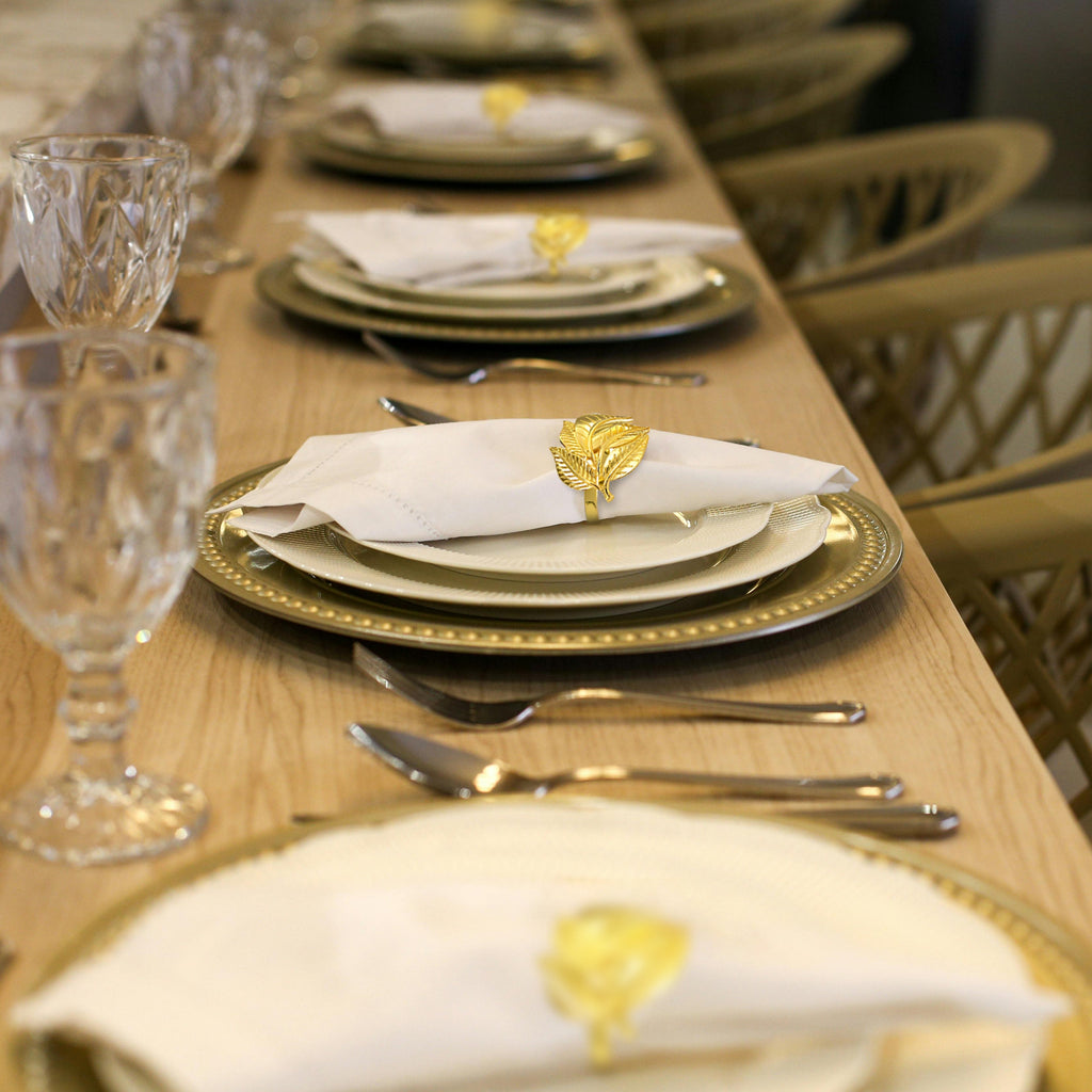 Gilded Bloom – Napkin Rings in Gold Leaves Design, Luxurious Decorative Dining Table Décor