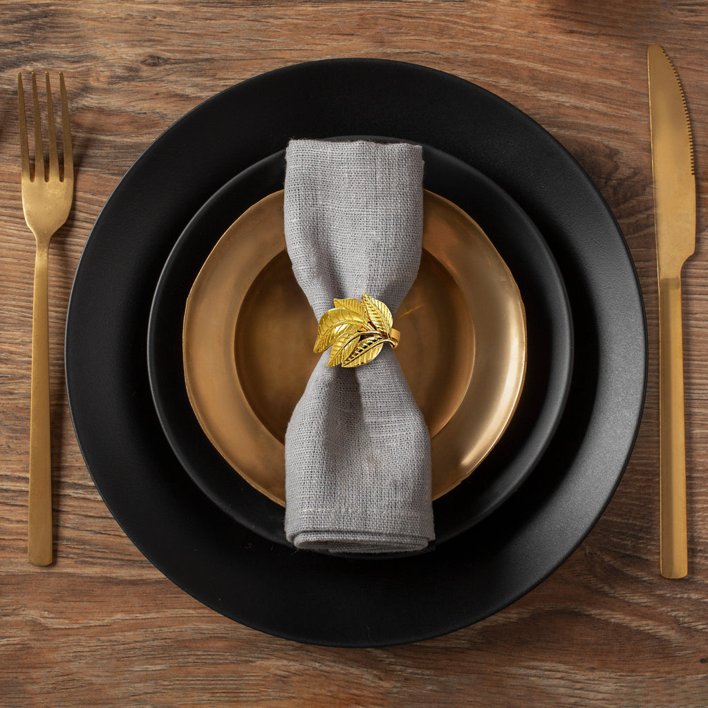 Gilded Bloom – Napkin Rings in Gold Leaves Design, Luxurious Decorative Dining Table Décor
